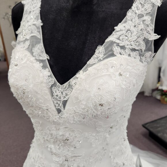 Private Label Clemence Bridal Gown Size 4 Ivory Lace/Tulle Wedding Dress - Picture 4 of 9